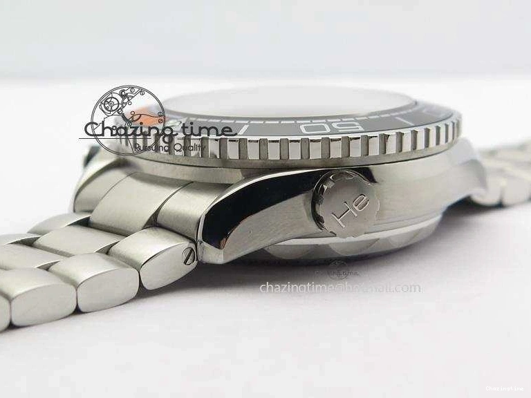0715 UrbanChic Master Chronometer 45mm SS JHF Black Dial On SS Bracelet A 8248